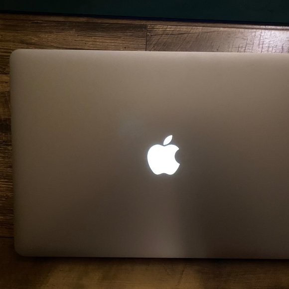 Apple MacBook Pro 15" - Picture 3 of 6